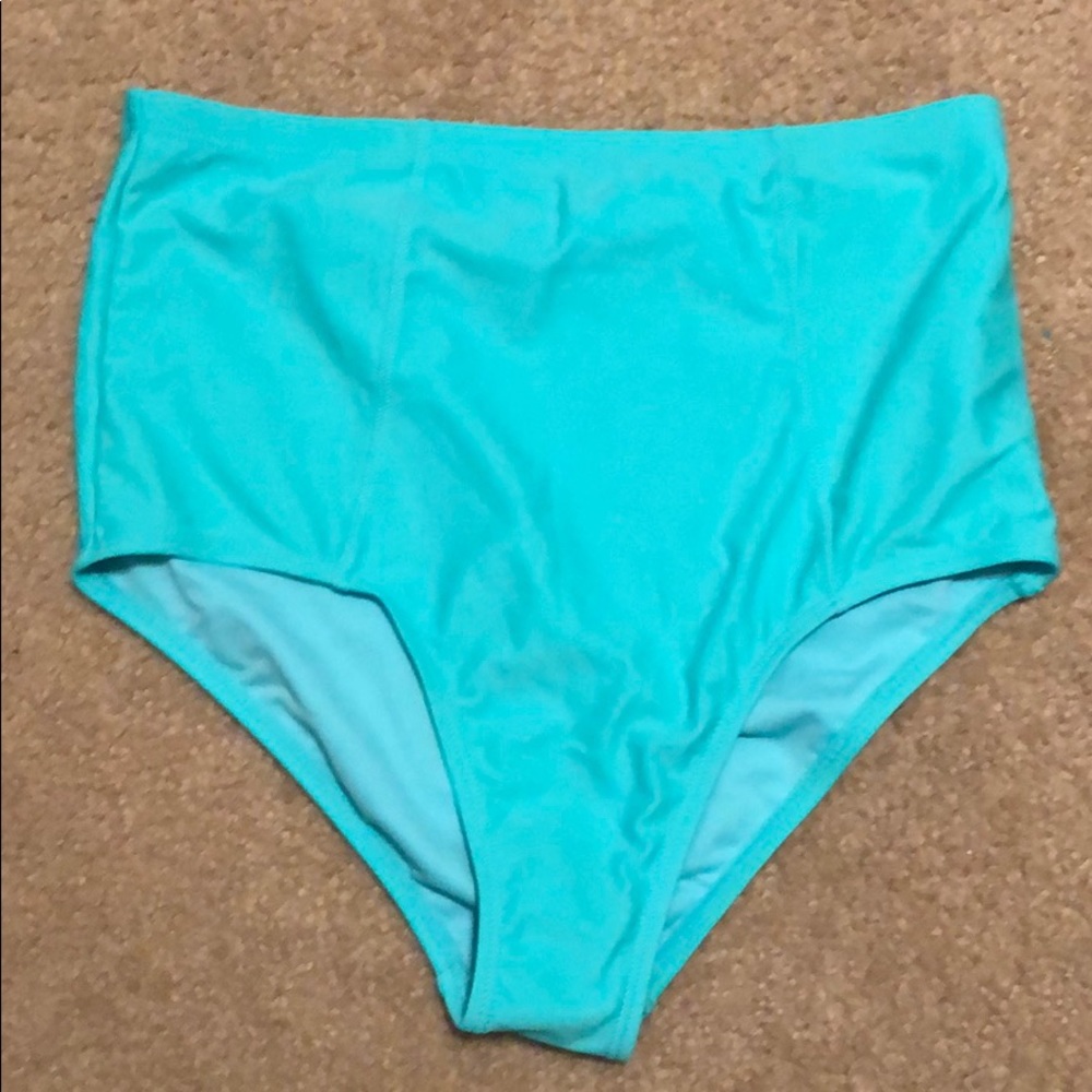 Never been worn old navy high waisted bottoms!